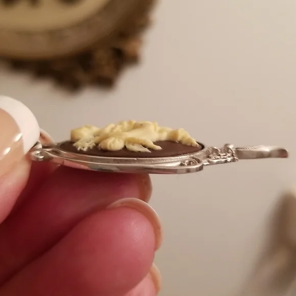 Three Cherubs Cameo Pendant in 925 Sterling Silver - Picture 6 of 7